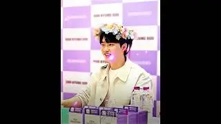 his smile in this interview 🥹🫶🏻🐧💙🦋