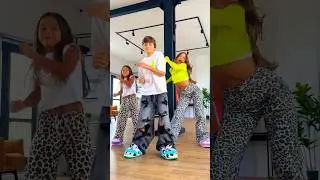 Do you like this dance? 💃🐾 @markchirkin  🔋 @_miss_tais_