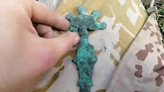 Огромная ФИБУЛА Пеньковской культуры!!! Новая катушка порадовала находками!