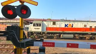 RAILWAY CROSSING 8 Kompilasi Perlintasan Kereta Api Karawang