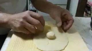 video fechando esfiha