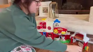 Fisher-Price Toddler Farm Playset – Little People Caring for Animals with Smart Stages