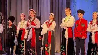 Средний общий хор (народный вокал) «Земля золотая моя» руководитель Сердюк Н.В.