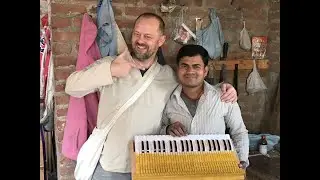 Besuch in den Harmonium Werkstätten Delhi's mit Thomas Hari Würmli von www.raven-spirit.ch