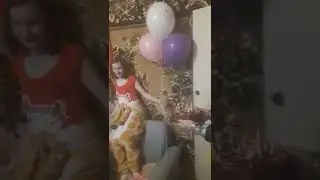 Одним выдохом задула  свечи