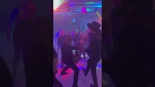 Скрестили шпаги! #группатретийрим #shortsvideo #кавергруппа #новогоднийкорпоратив
