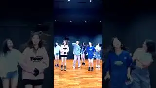 Taehyungie dancing on Hindi song 🥰 he's so adorable 😭😭