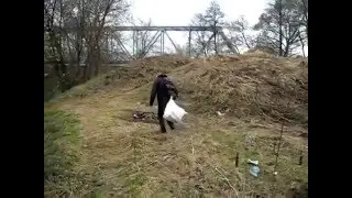 Пьяный мужик упал в нокаут