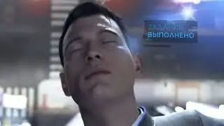 Коннор из Detroit: Become Human падает с крыши и надпись Задание выполнено