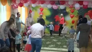 танец 2 мл  с мамами. 