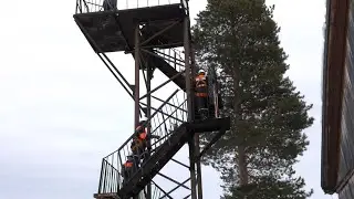 Тренировка пожарных-десантников «Ямалспаса» в селе Толька