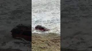 4Runner vs Ocean 😳🌊 Watch til the end! 