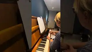 Piano lessons for young beginners
