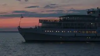 Теплоход «А. С. Попов» на Волге