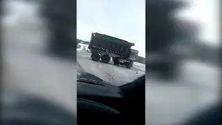20.01.2022 — Углевоз развернуло на дороге у въезда в Шахтёрск