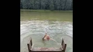 Купание в пруду накануне праздника Ивана Купала