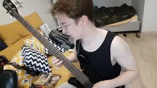 my first created bass riff (with voice?)