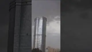 В Казани ураган, торнадо, сильный ветер Нет это Супермен!