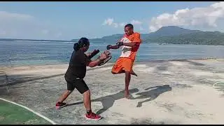 dia ini sebenarnya coach kickboxing beneran apa gadungan?
