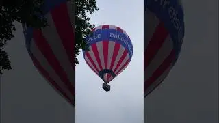 На большом воздушном шаре