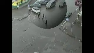 Мужчина силой удерживал кировчанина и 
