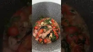 Еда для детей👍. Окарачка,черри,зелень,сметана,молоко,соль,приправа любая и макароны отварные… всё