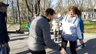 Чумачечая весна!🙂👍🌿/Весёлые танцы в Саду Шевченко Харьков апрель 2021
