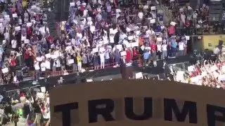 Donald Trump makes the audience pledge to vote for him