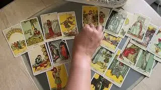 Птица Рода расклад на Таро .Запрос: с чьей стороны есть определённые ремесленники.