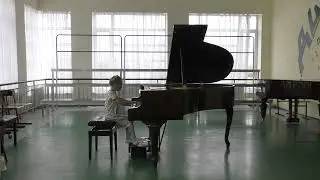 В. Гиллок "Легенда", М. Глинка "Полька".Исп.Лиляк Ксения, 6 лет, подг.кл.