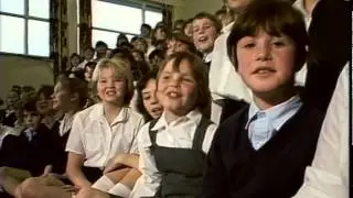 Marlow Schoolchildren Xmas Song | Thames News Archive Footage