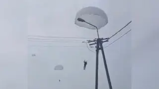 Verpatzte Übung: Fallschirmjäger landet auf Stromkabel
