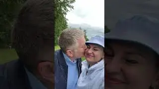 С днем семьи. Любите и цените друга .