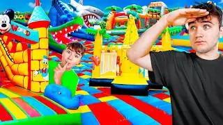 Cache-Cache Extrême Dans Un Parc d’Attractions Géant !