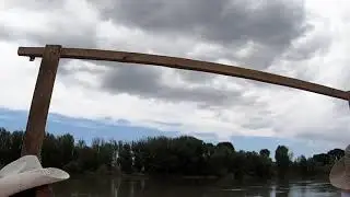 НА МАЛЕНЬКОМ ПЛОТУ -песня