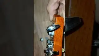 Вырвало колок на гитаре?!Что делать 🤔