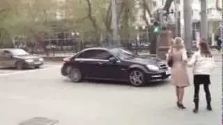 Пугнул прохожих
