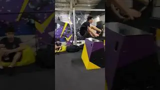 Прыгаю ПАРКУР в Зале 