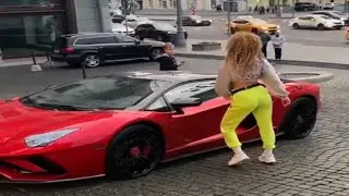 КАК ХОДЯТ ДЕВУШКИ В ГТА НАРЕЗКА