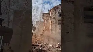 Обвал стены неожиданно