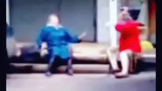 Бабки дерутся за снюс