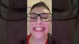 Мальчик Сломал Игрушечный Зубы 