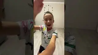 На заднем плане… на своей волне 🤣