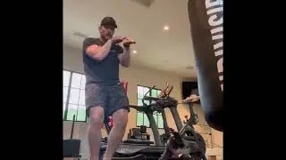 Chris Pratt shows us how Star-Lord works out! #comedy #chrispratt