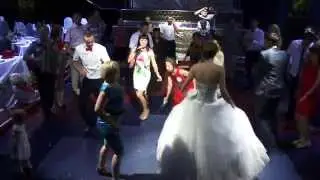 Чăваш тамадисем юрлаççĕ.   