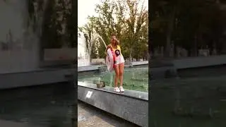 Пранк на фонтане . Хочу покупаться в октябре