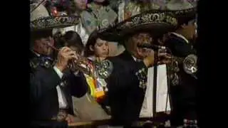 Lucha Villa le canta a la Virgen de Guadalupe...