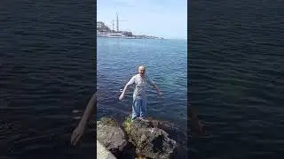 14 мая 2022 г. Крым.Севастополь. Графская пристань. Пробую водичку.