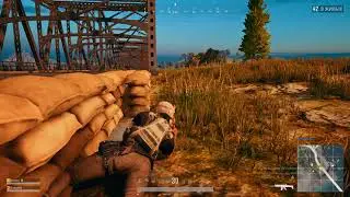 PLAYERUNKNOWN'S BATTLEGROUNDS паренек уперся в тело и побежал дальше)