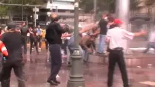 Tomanın tazyikli suyuyla savrulan kadın